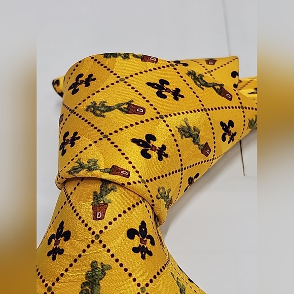 Yellow Patterned Tie - Picture 2 of 12